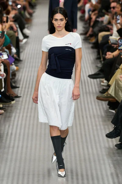 Look 18